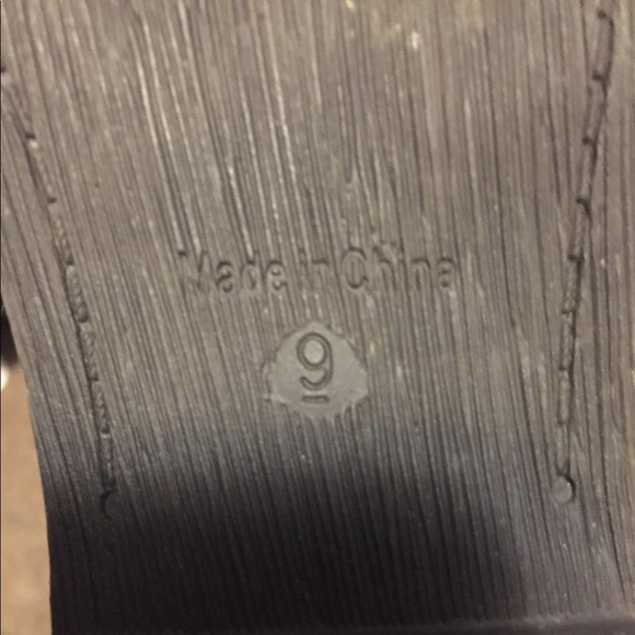 Shoes size 9 - Picture 4 of 4